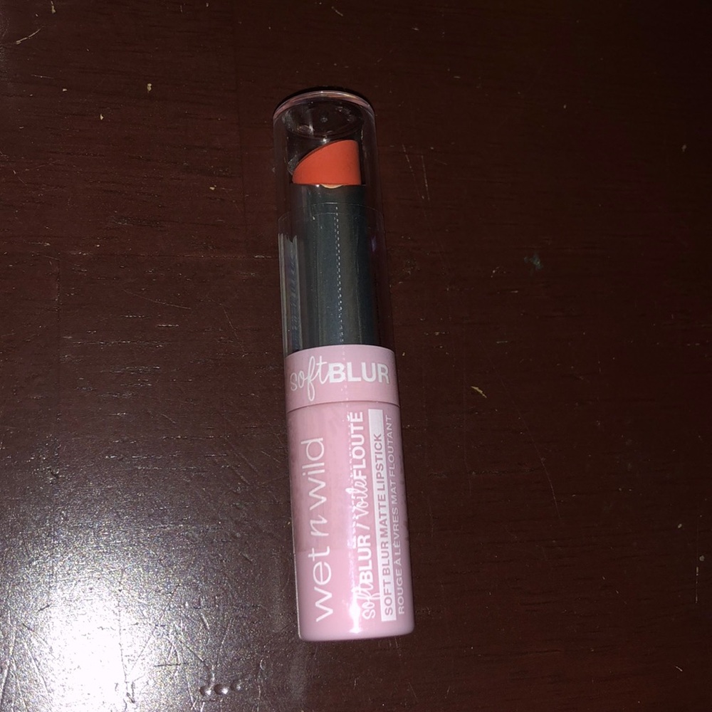 Wet n wild soft Blur apricot smoothie matte lipstick